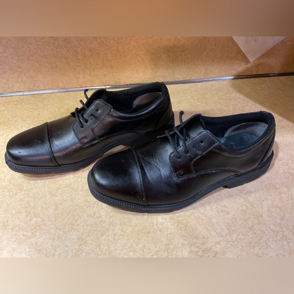George : Mens black size eleven (11 ) dress leather shoes. It was preowned